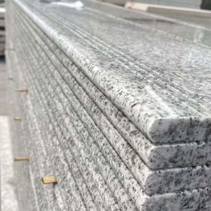 济南芝麻白楼梯踏步 花岗岩楼梯板材