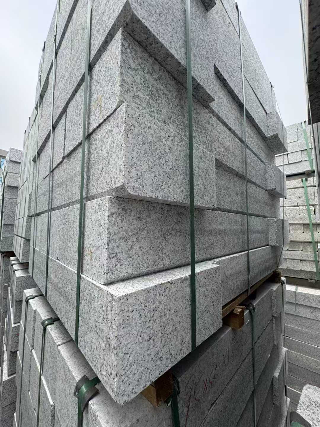 济南芝麻白路牙石 马路牙子