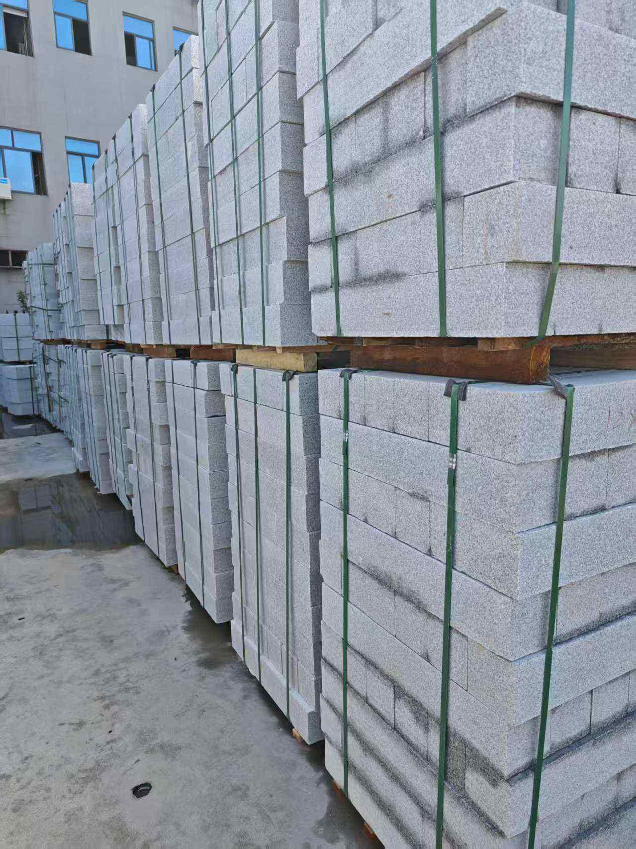 济南芝麻白路牙石，路侧石